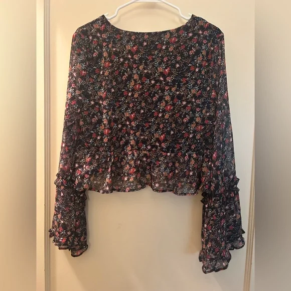 Lush Black Flutter Sleeve Crop Blouse - Picture 2 of 3
